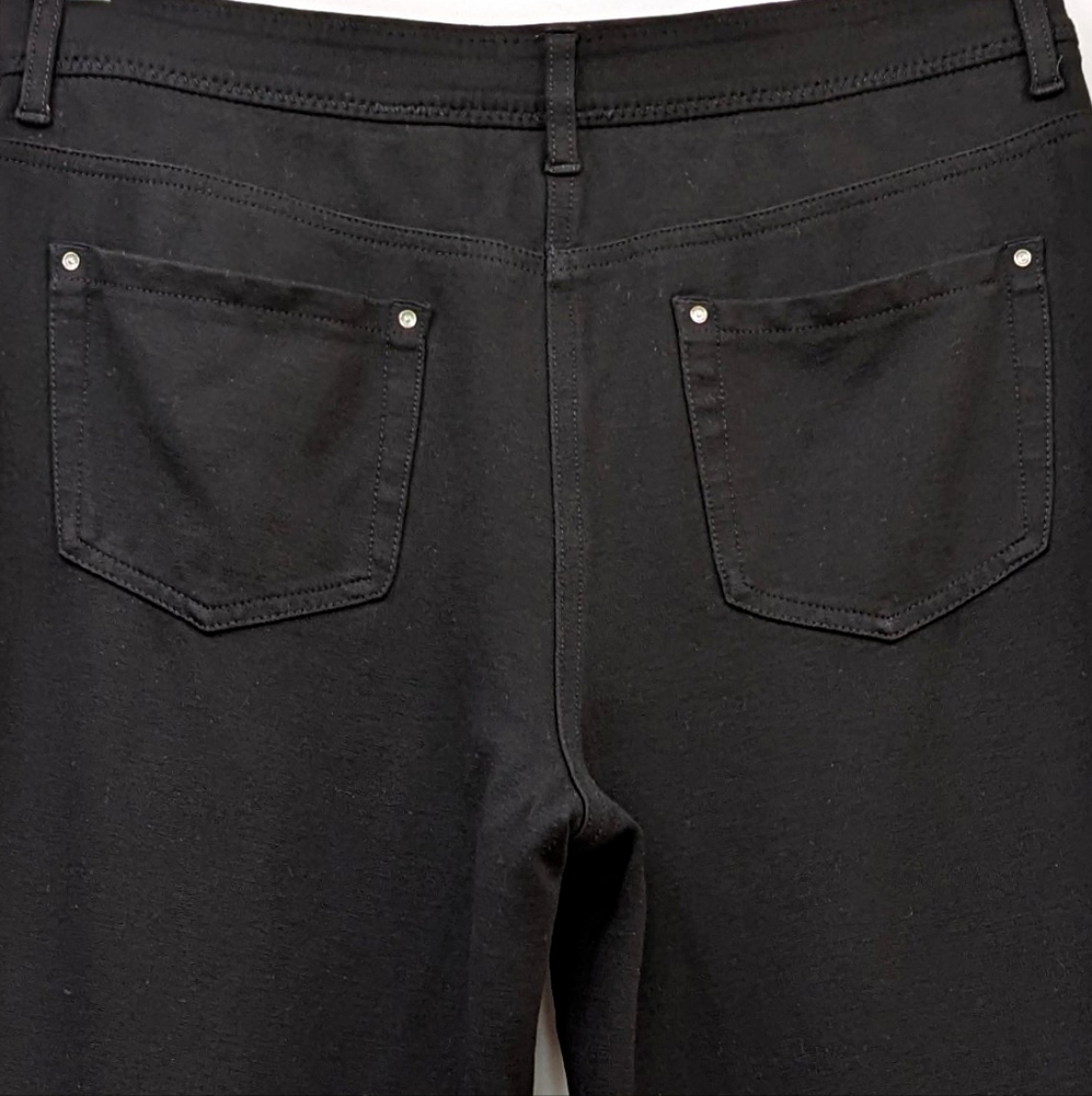 Chico's Cropped Pants Ponte Stretch Zipper Accent So Slimming Chico's 1.5 Short - Picture 6 of 12